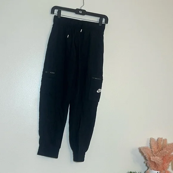 Nike Black Kids Nylon Cargo Joggers Pants Youth Medium Boys Girls - Picture 4 of 8